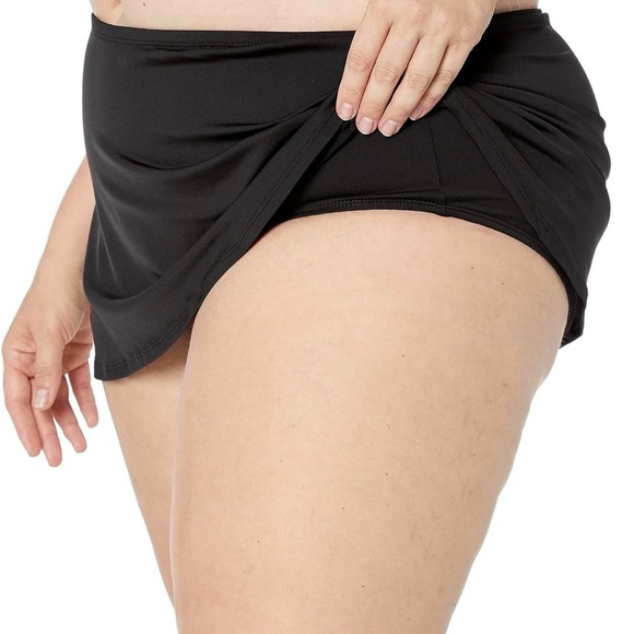 24th & Ocean Solid Skirted Hipster Bikini Swimsuit Bottom in Black - Picture 3 of 6